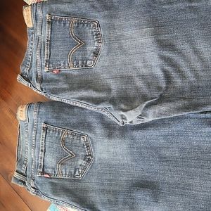 2 pair Levis